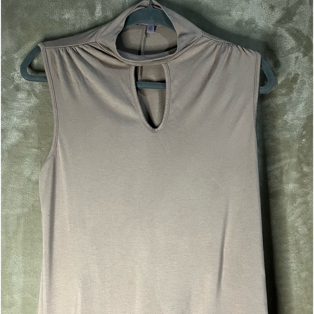 JENNIFER LOPEZ SLEEVELESS BLOUSE